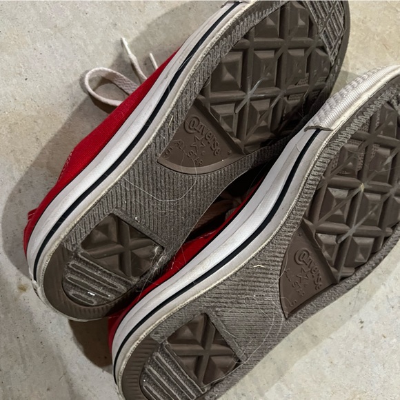 Red Unisex Converse - Picture 2 of 8